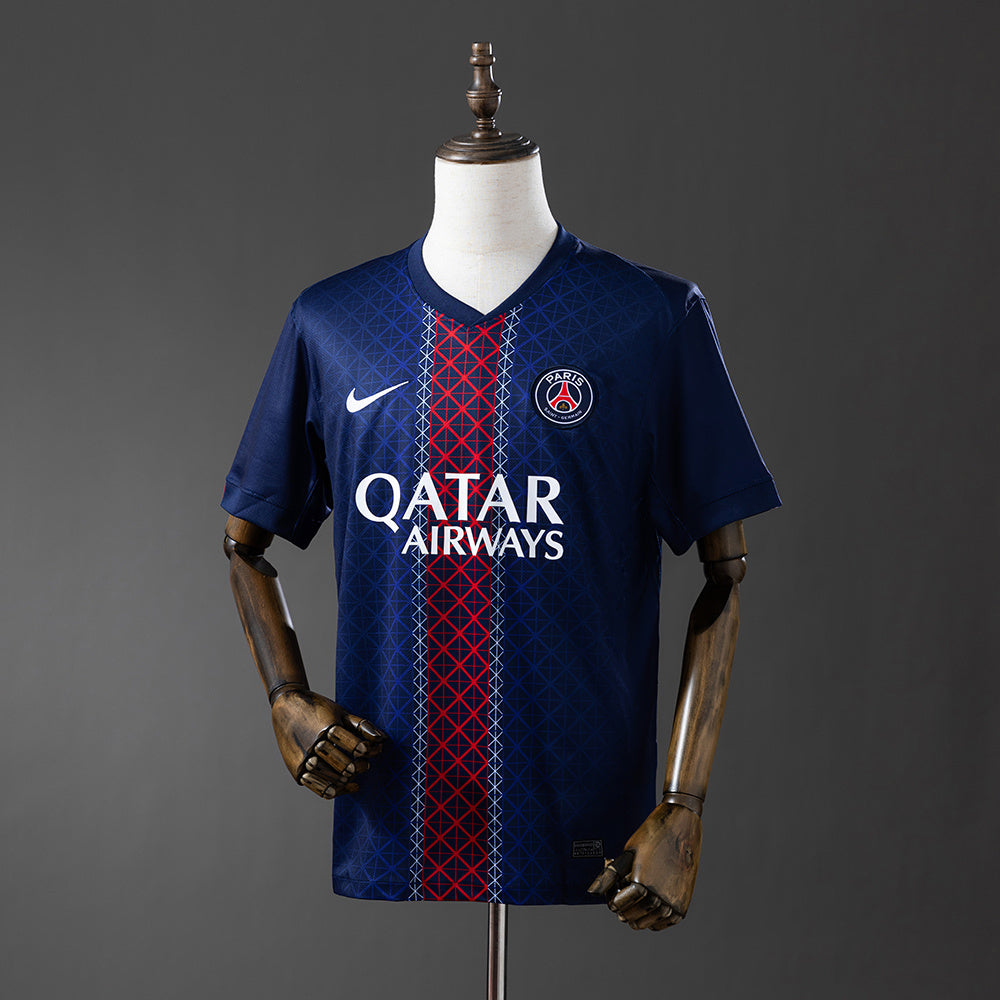 Camiseta PSG 25/26 Local. Vista frontal en azul marino.
