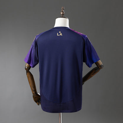 Camiseta Galaxy Los Angeles 25/26 visitante en blanco con detalles dorados y escudo bordado. Parte trasera