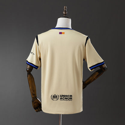 Camiseta FC Barcelona visitante color crema. Vistra trasera.